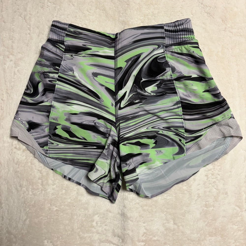 Lululemon Women's Hotty Hot High Rise Shorts‎ 4" Size 4 Special Edition Green